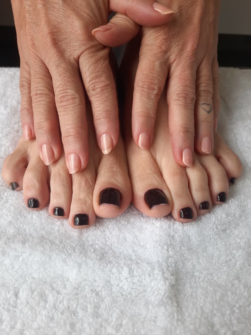 Spa dos pés com esmaltação finalizada